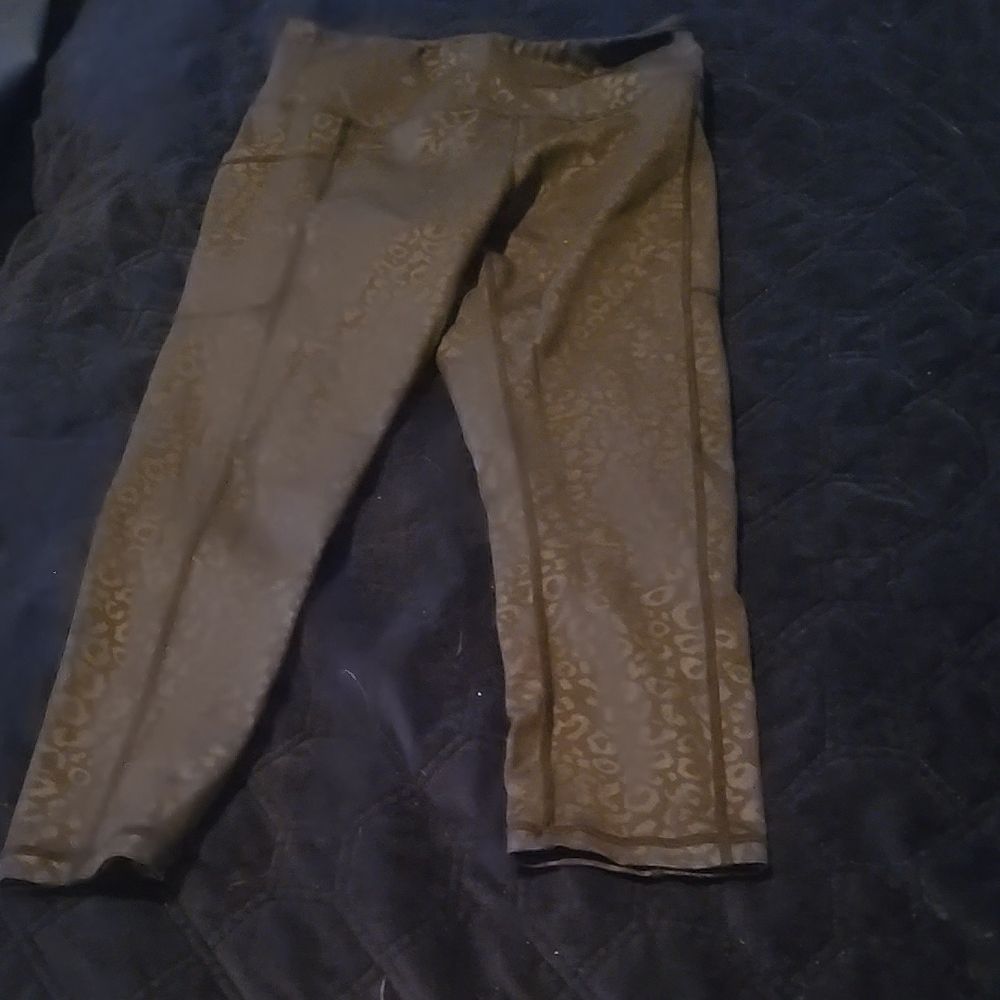 Cvg leopard capris